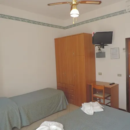 Liliana Hotel 2*