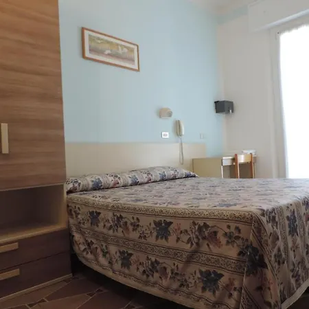 Liliana Hotel 2*