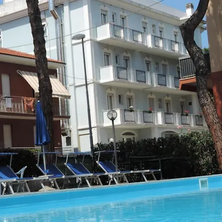 Liliana Hotel 2*