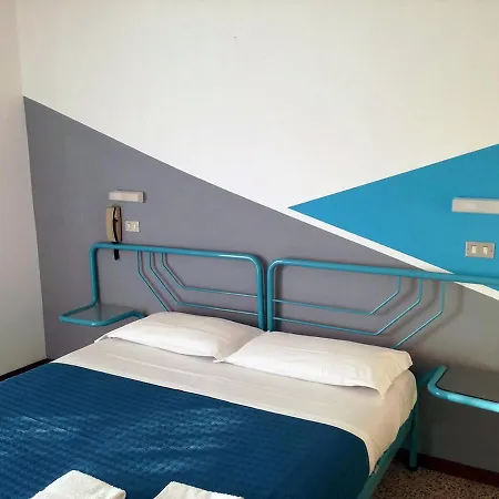 Hotel Serafini فندق 2*
