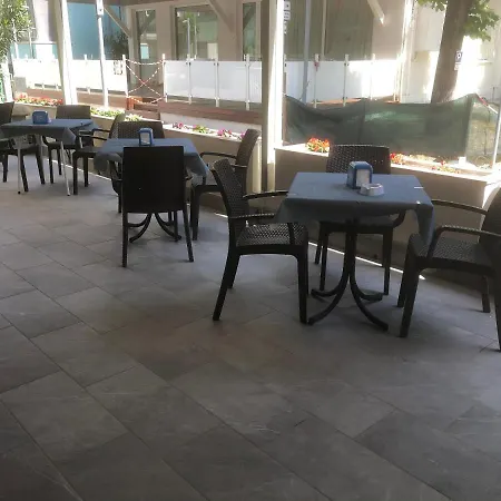 Laura Hotel *