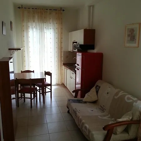 La Aparthotel 3*