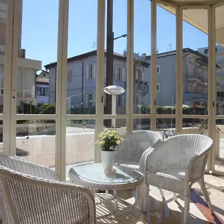 Adriatica Sul Mare Szálloda Rimini