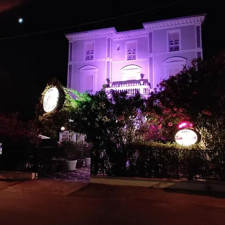 Hotel Esedra 3*