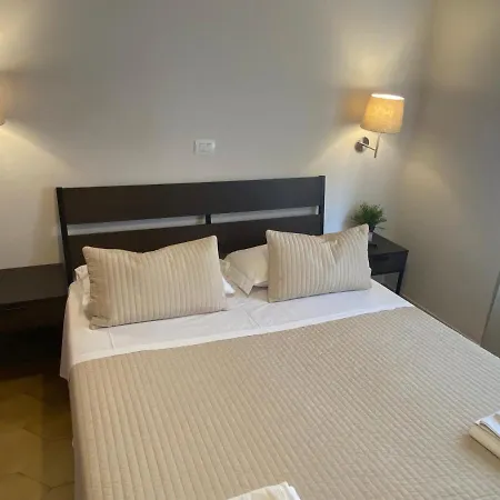 Otel T