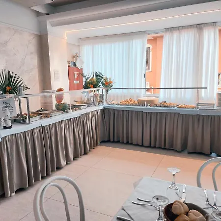 Monica Hotel 3*
