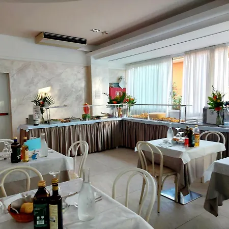 Hotel Monica 3*
