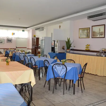 Otel Carolin 3*