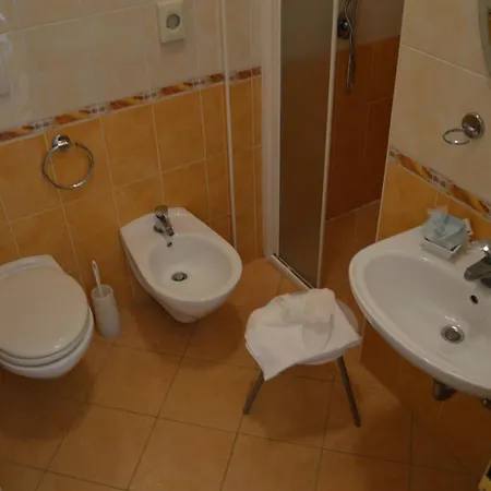 Otel Carolin 3*
