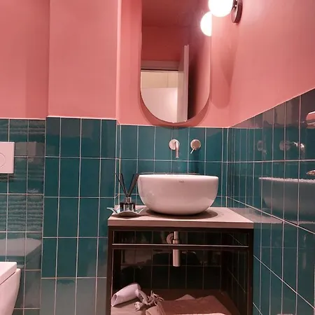 The 6 Apartment *