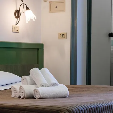 Hotel Esedra 3*