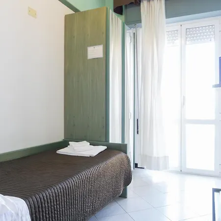 Hotel Esedra 3*
