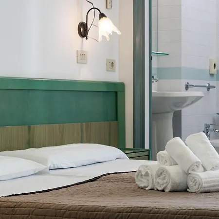 Hotel Esedra 3*