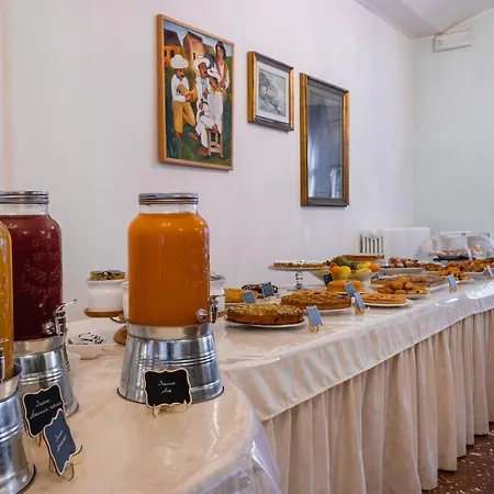 Hotel Esedra 3*