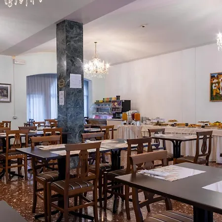 Hotel Esedra 3*