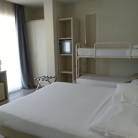 Hotel L'hotel 3*