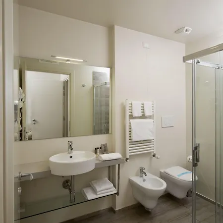 L'hotel Hotel 3*