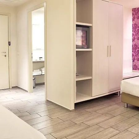 Hotel L'hotel 3*