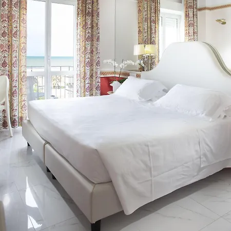 Milton Hotel 4*