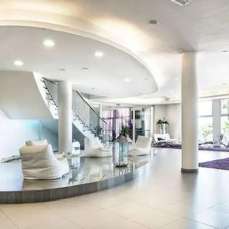 Yes Touring & Spa