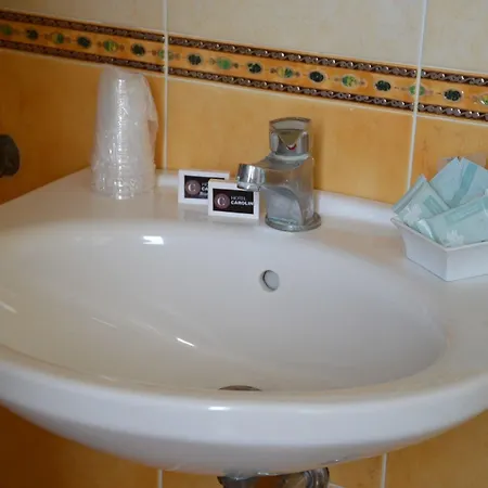 Otel Carolin 3*