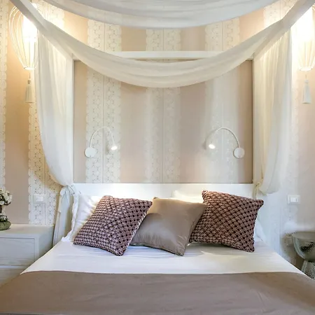 Paola Hotel 3*