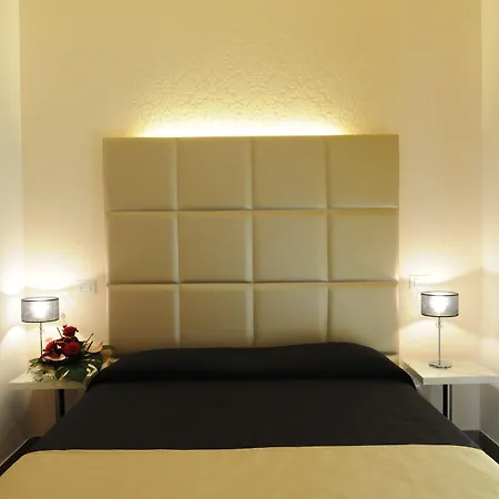 Paola Hotel
