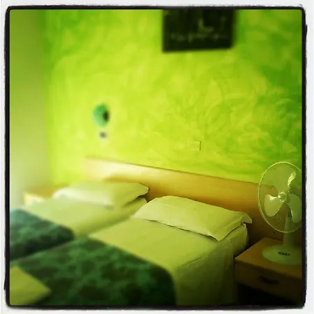 Elia Hotell