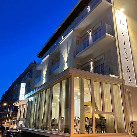 Vienna Rivazzurra فندق
