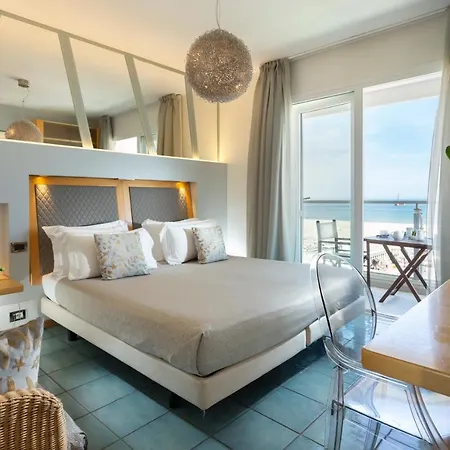 Club House Hotel