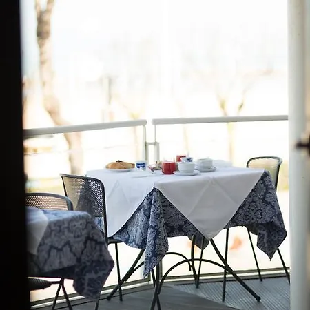 Amba Hotel 3*
