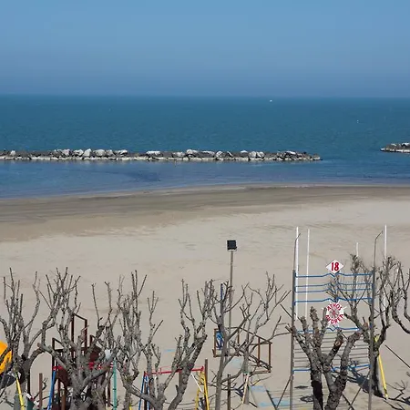 Amba Hotel 3*