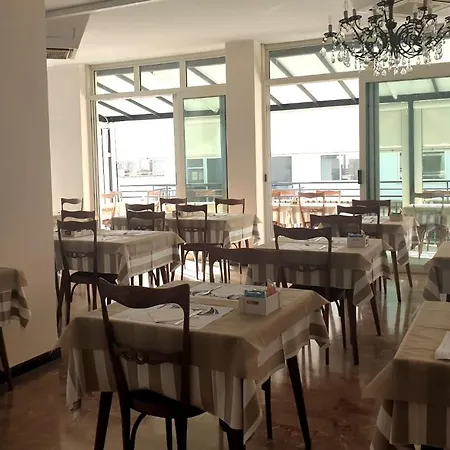 Tourist Meuble Hotel *