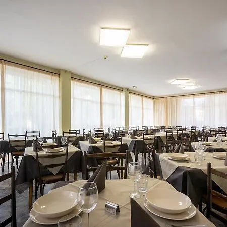 Mamy Hotel 2*
