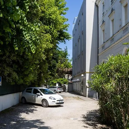 Esedra Hotel 3*