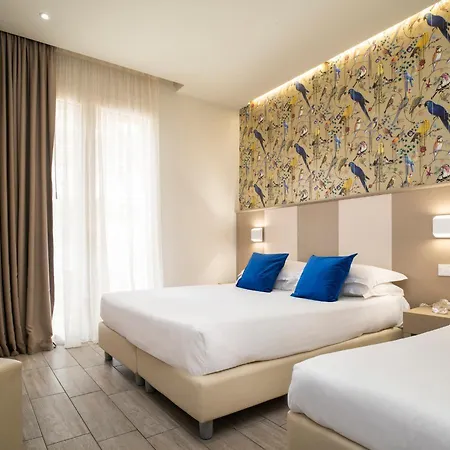 Hotel L'hotel 3*