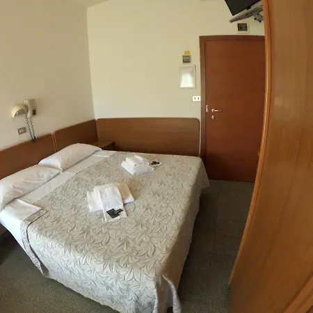 Bed & Breakfast Half Moon Airport Restaurant Rimini