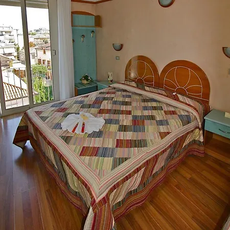 Ξενοδοχείο Britannia Marina Centro 3*