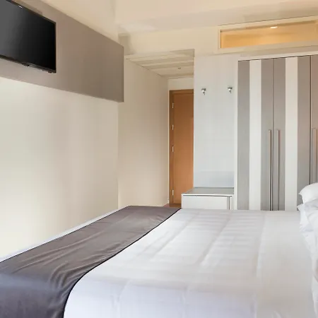 Otel Ascot & 4*