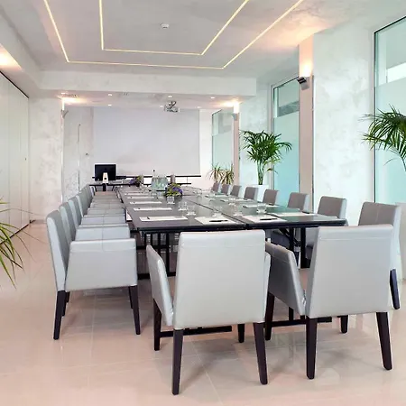 Mercure Artis Hotel 4*