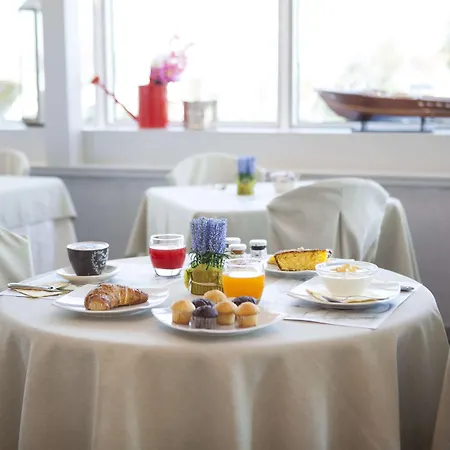 Western Maison B 4*