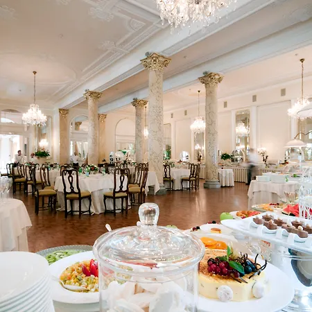 Szálloda Residenza Parco Fellini 4*