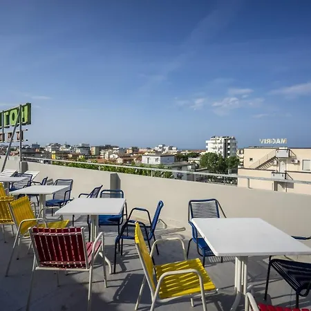 Mamy Hotel 2*