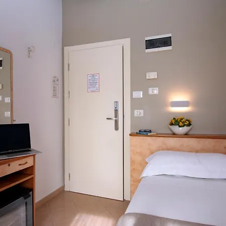 Hotell Holland 3*