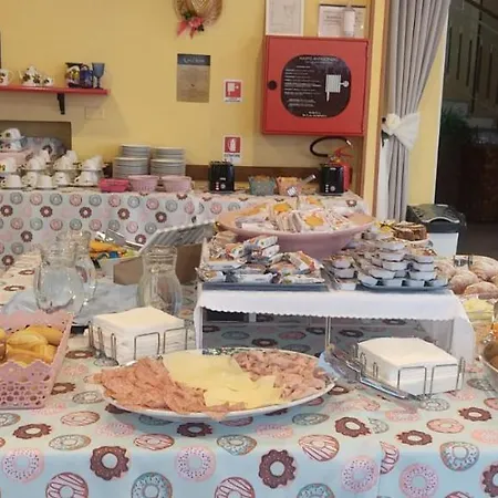 Bed & Breakfast Half Moon Airport Restaurant 3*