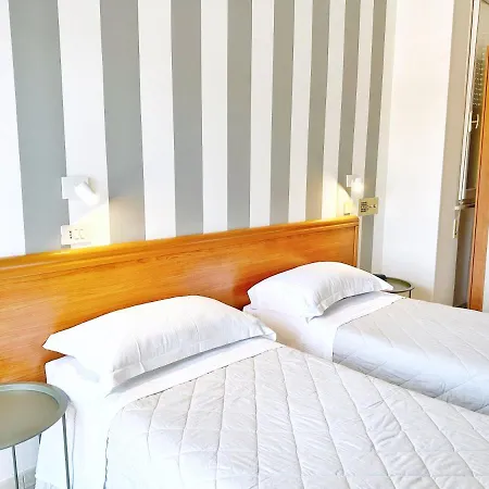 Aura Living Hotel 3*