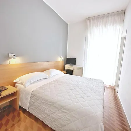 Aura Living 3*