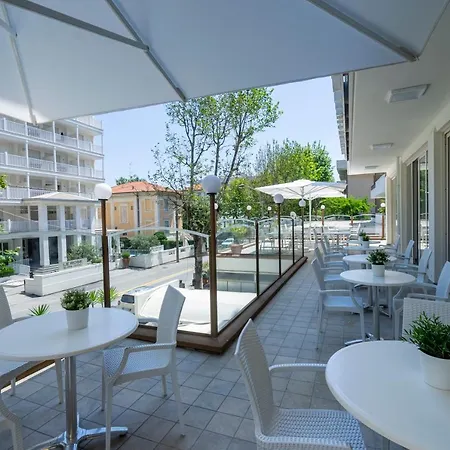 Hotell Constellation 3*
