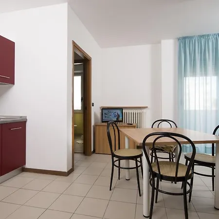 Aparthotel Azzurra 3*