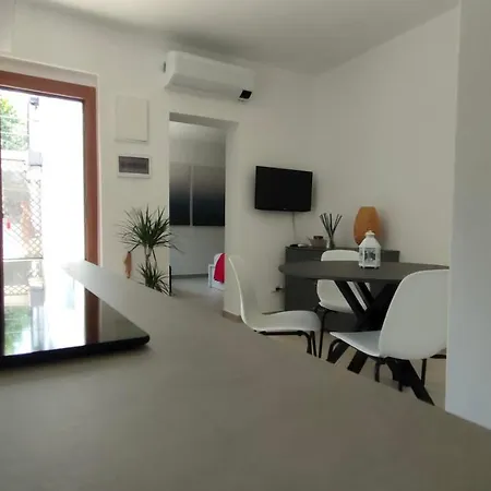 Casa Lety Con Giardino, By Affitti Brevi Апартаменты *